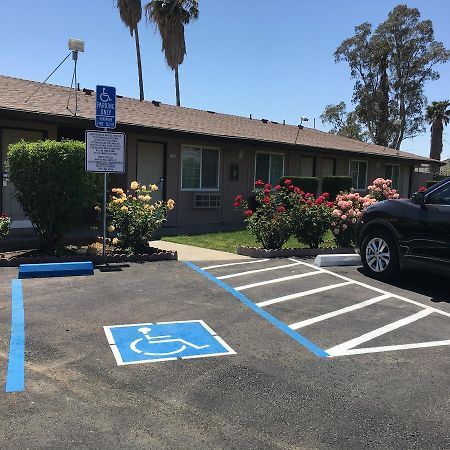 Maple Inn And Suites Los Banos Exterior foto