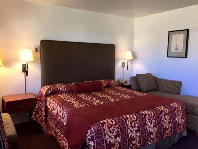 Maple Inn And Suites Los Banos Exterior foto