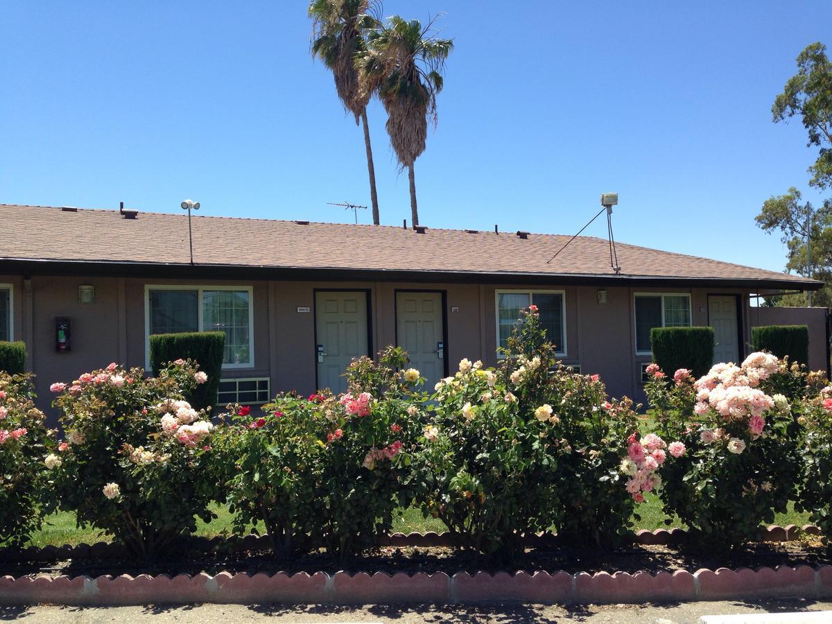 Maple Inn And Suites Los Banos Exterior foto