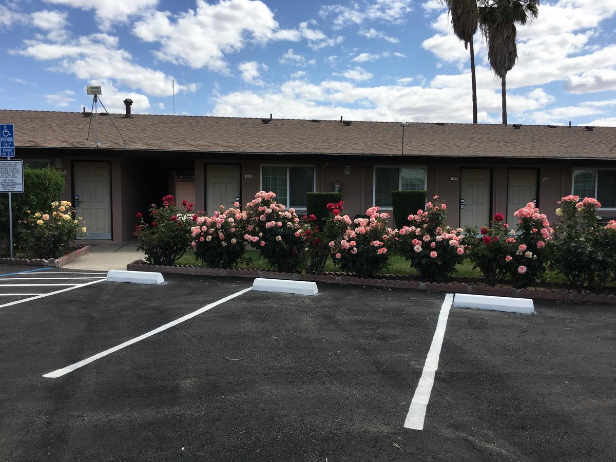 Maple Inn And Suites Los Banos Exterior foto